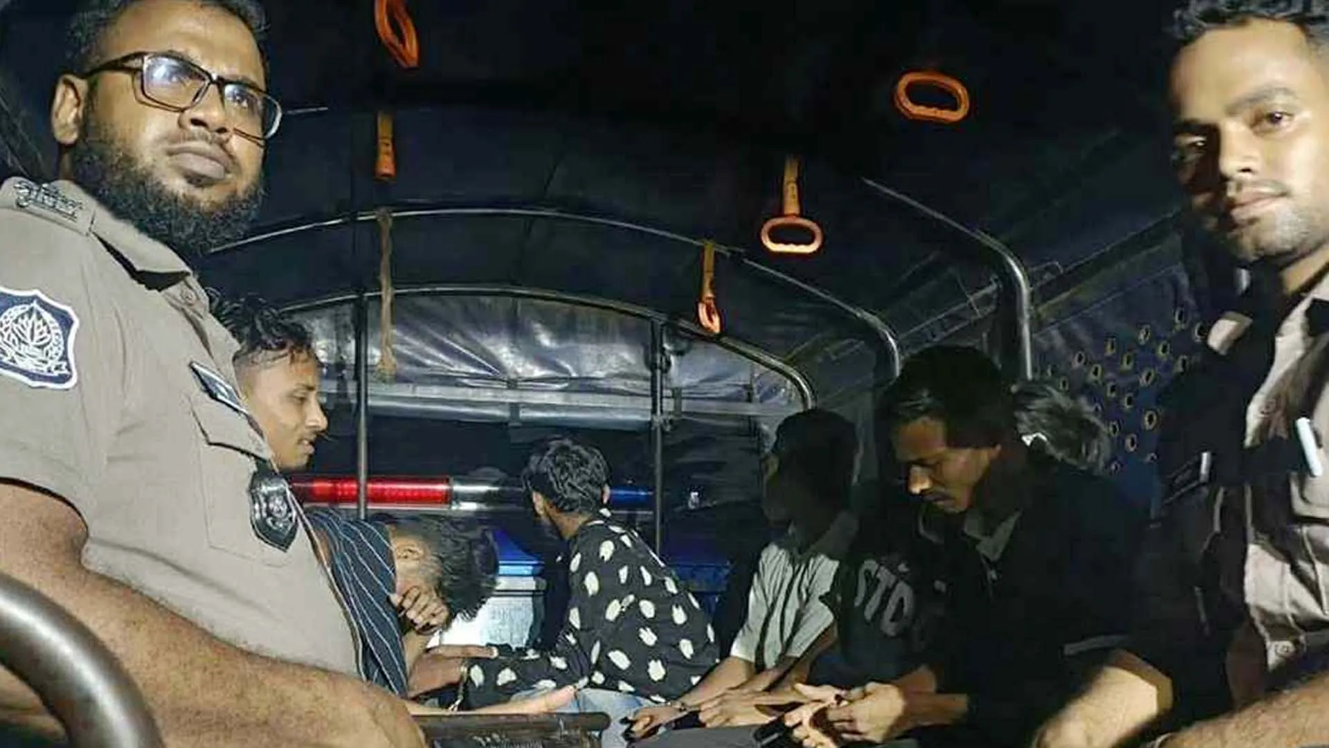 শীর্ষ সন্ত্রাসী ‘কুত্তা ফারুক’ গ্রেপ্তার